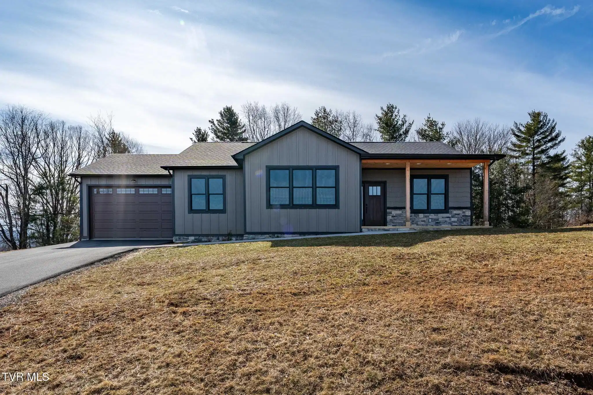 Image 1: 297 Laurel Way (2 of 22)