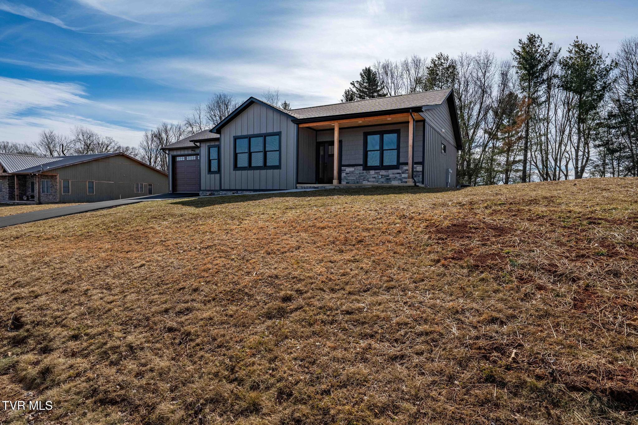 Image 2: 297 Laurel Way (3 of 22)