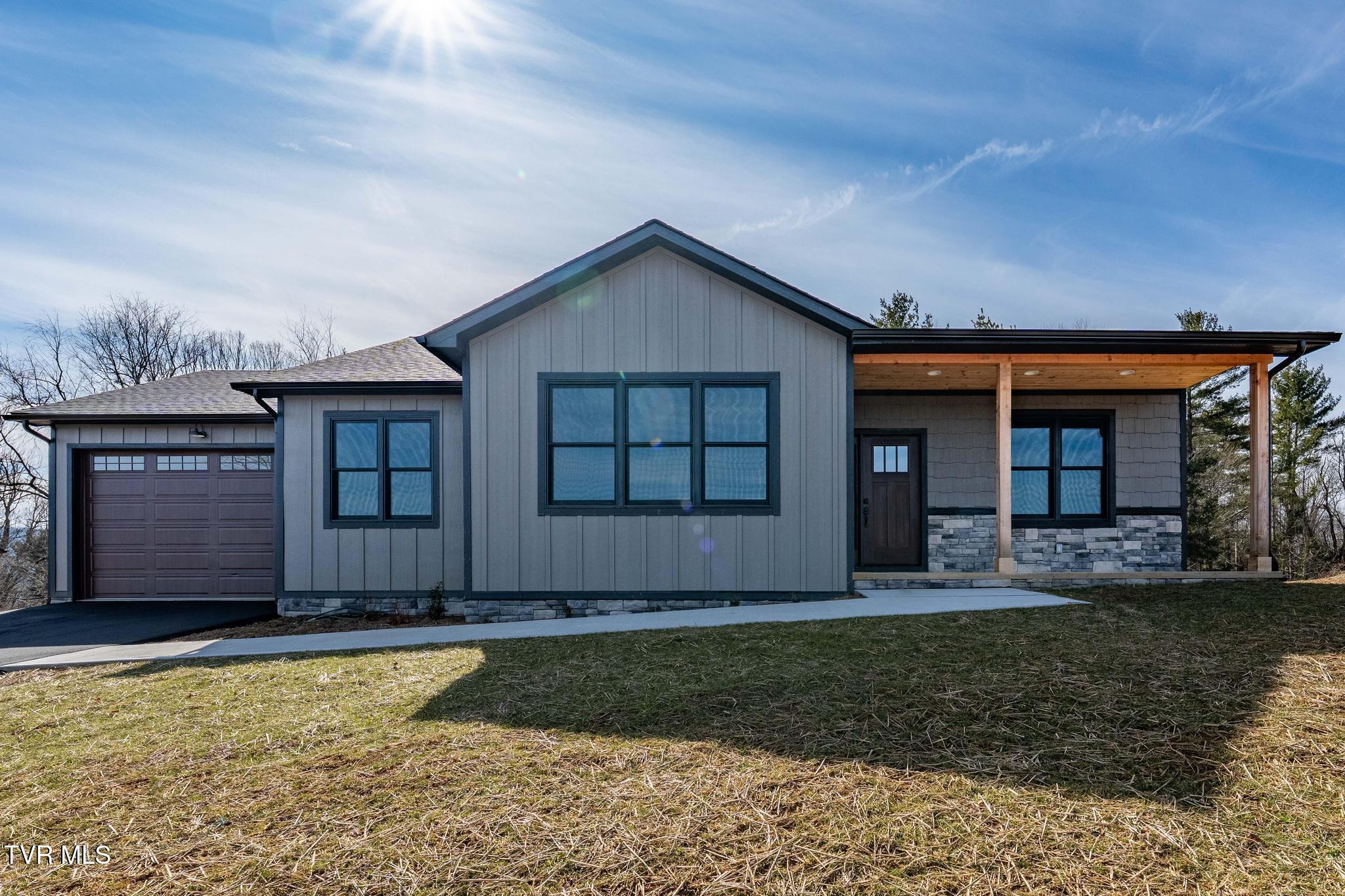 Image 4: 297 Laurel Way (5 of 22)