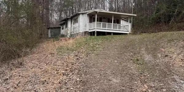 1096 Dry Creek Road