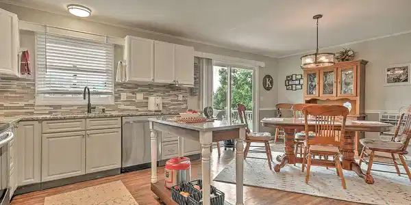 Image 2: 28-web-or-mls-244 Sunrise KW-28