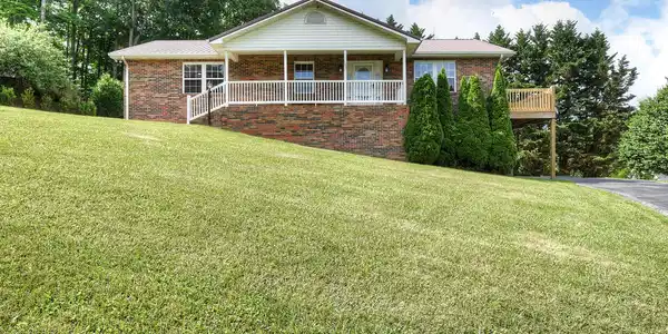 102 Spring Hill Drive