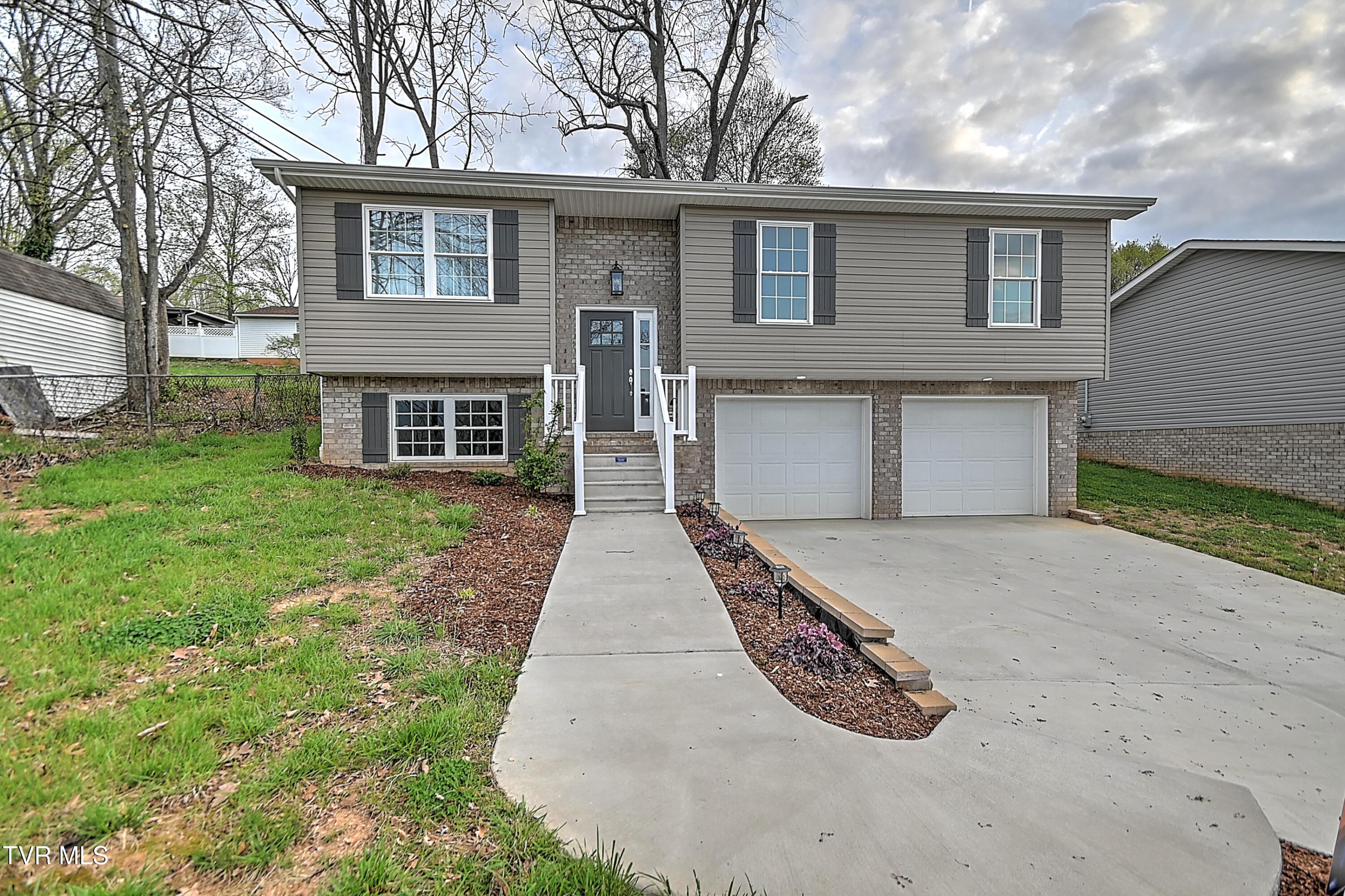 Image 2: 1950 W Stone Dr CP-2