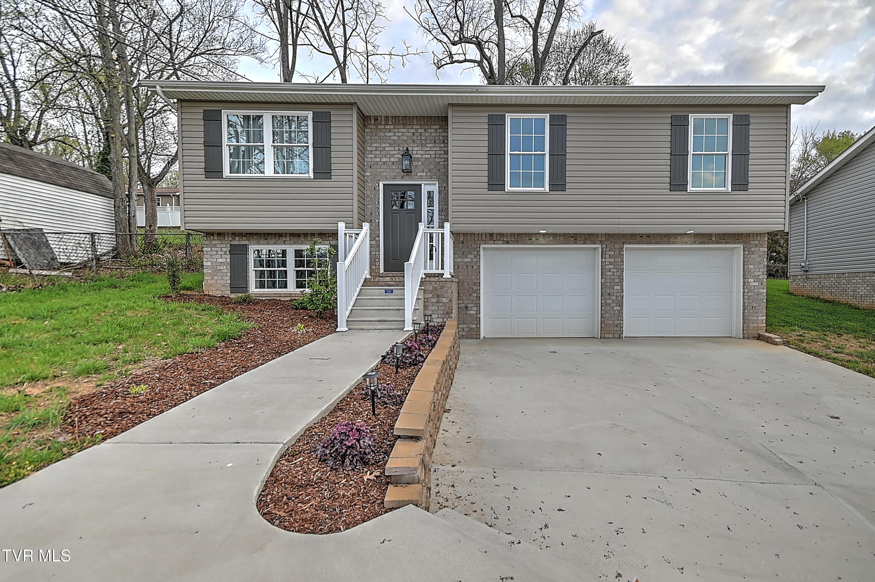 Image 3: 1950 W Stone Dr CP-3