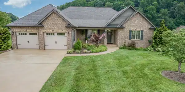 105 Shadden Springs