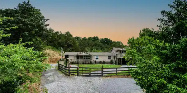 558 Oakland Drive