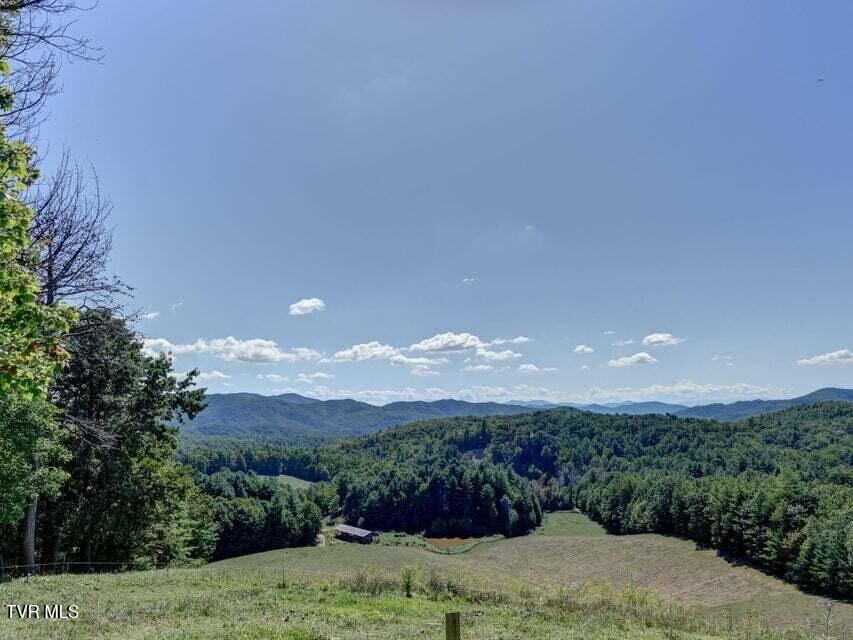 Image 3: 5200 - 16