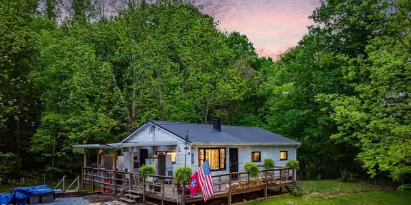 838 Longs Bend Road