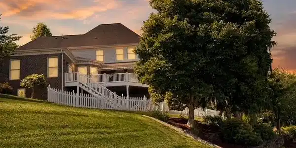 Image 3: dreamy_real_estate_listing