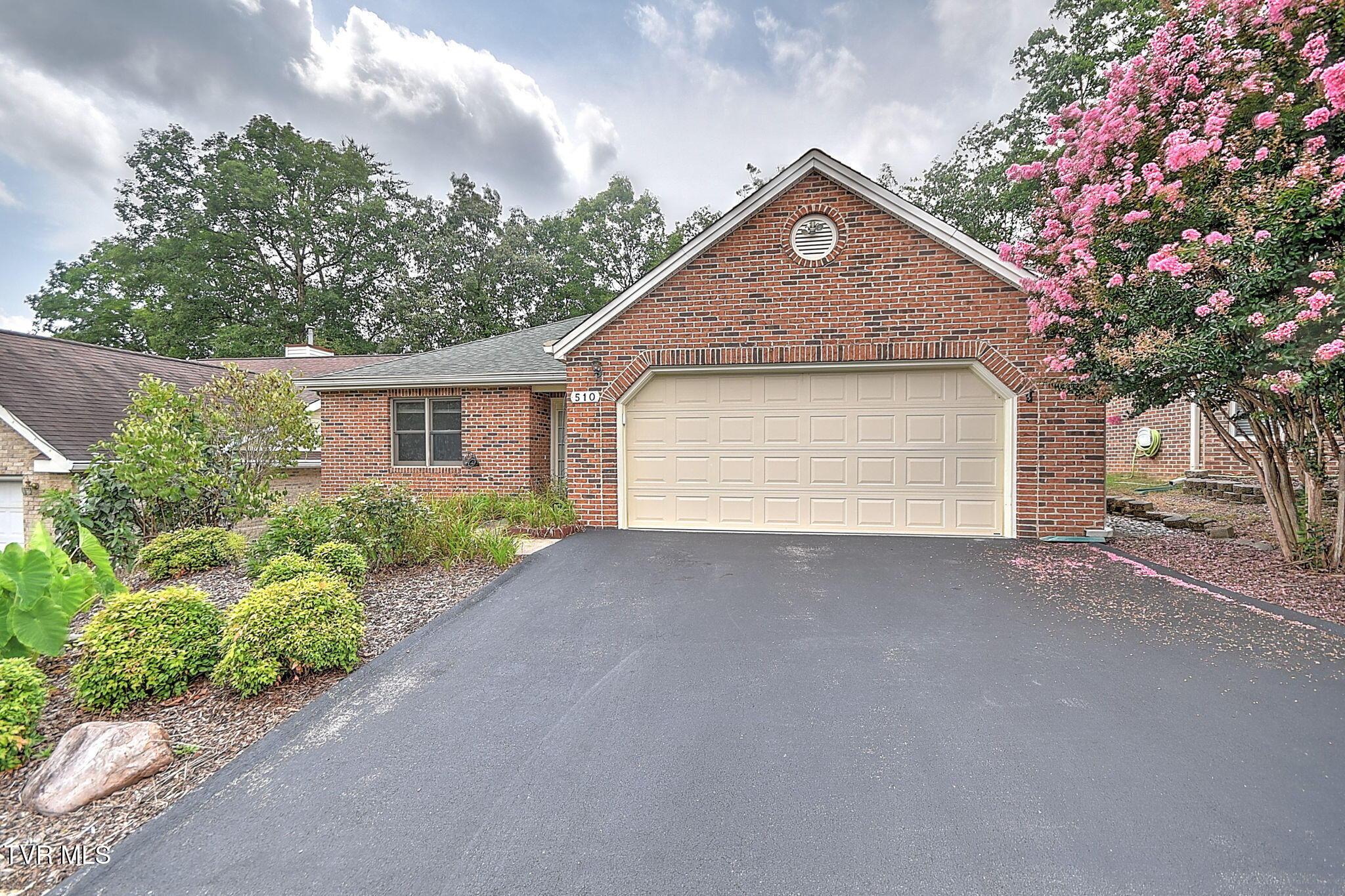 Image 2: 1-web-or-mls-510 Willowbrook Trace SS