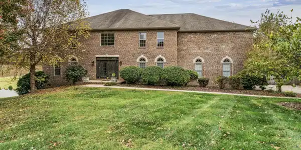 9 Carriage Court