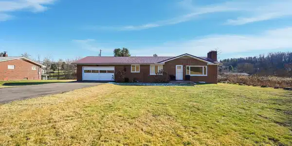 6212 Hurricane Road