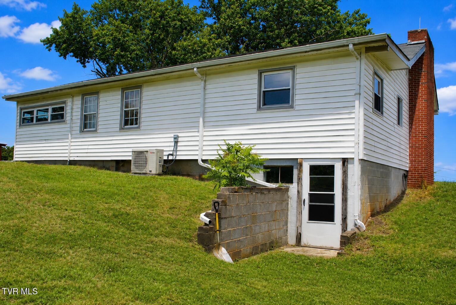 Image 4: Back of house 2