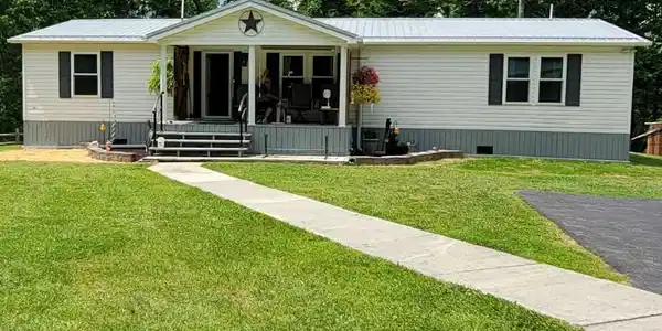 4887 The Lake Road