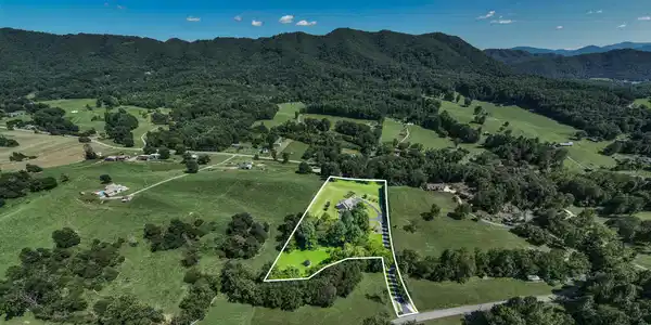 Image 4: 186 Oliver Edwards Road (4 of 130)