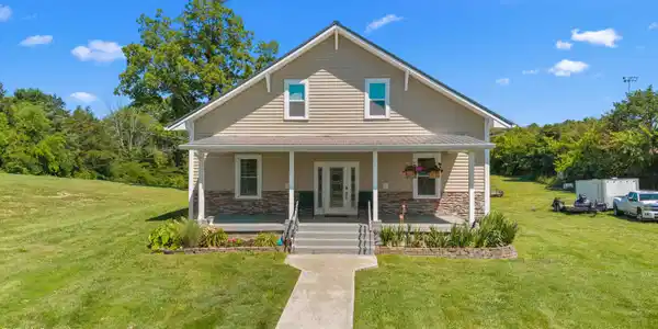 215 Woodbine Avenue