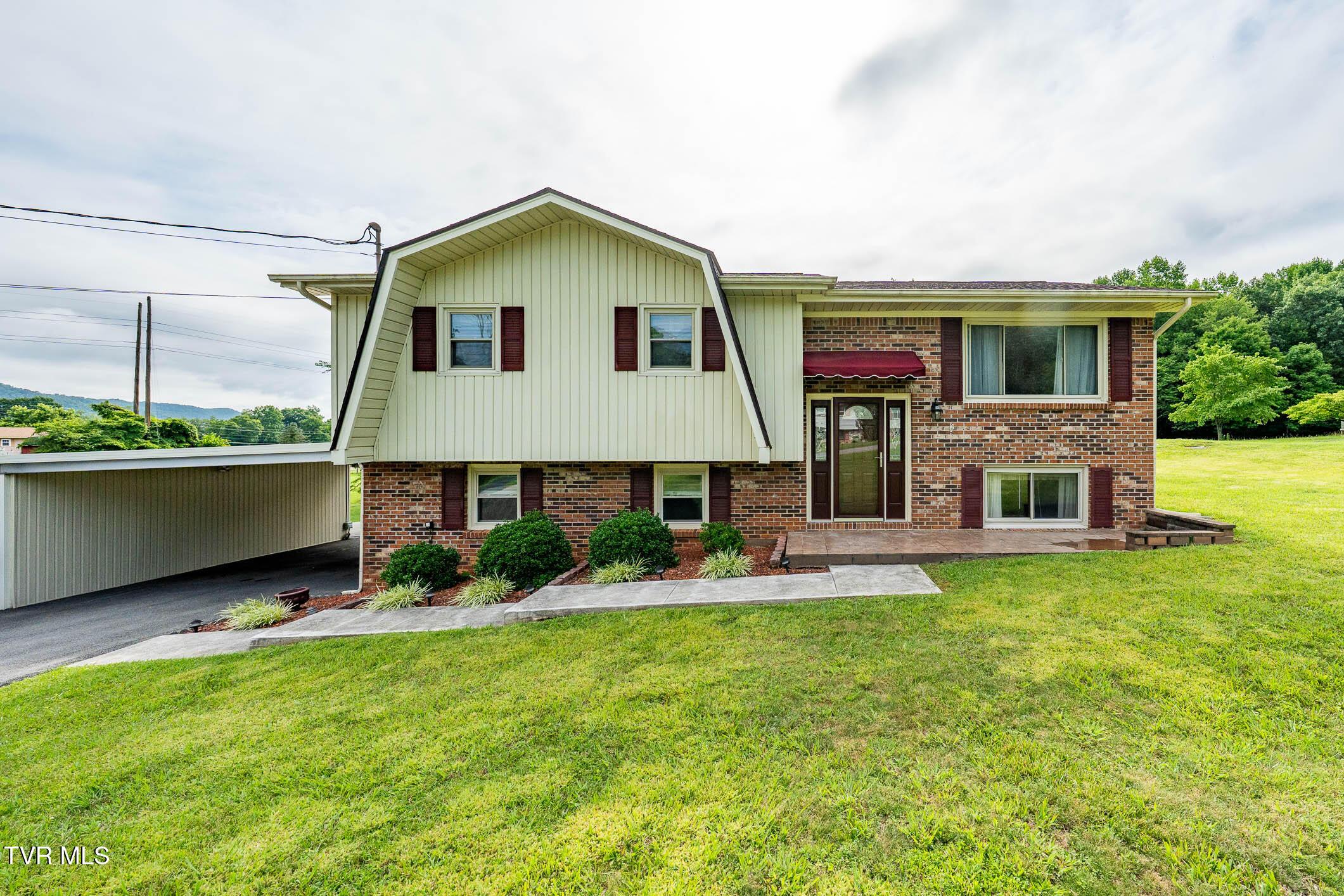 Image 1: 231 Pine Laurel Cir (6 of 72)