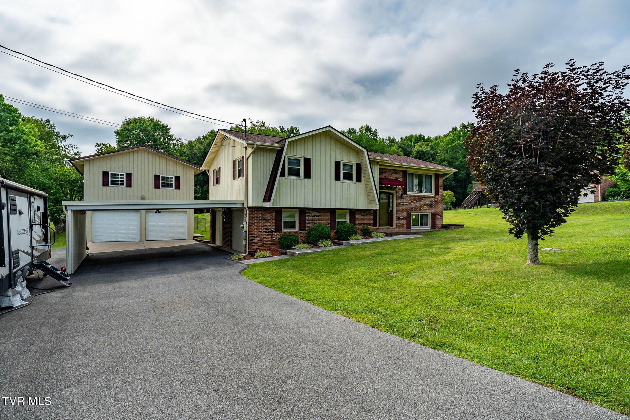 Image 2: 231 Pine Laurel Cir (2 of 72)