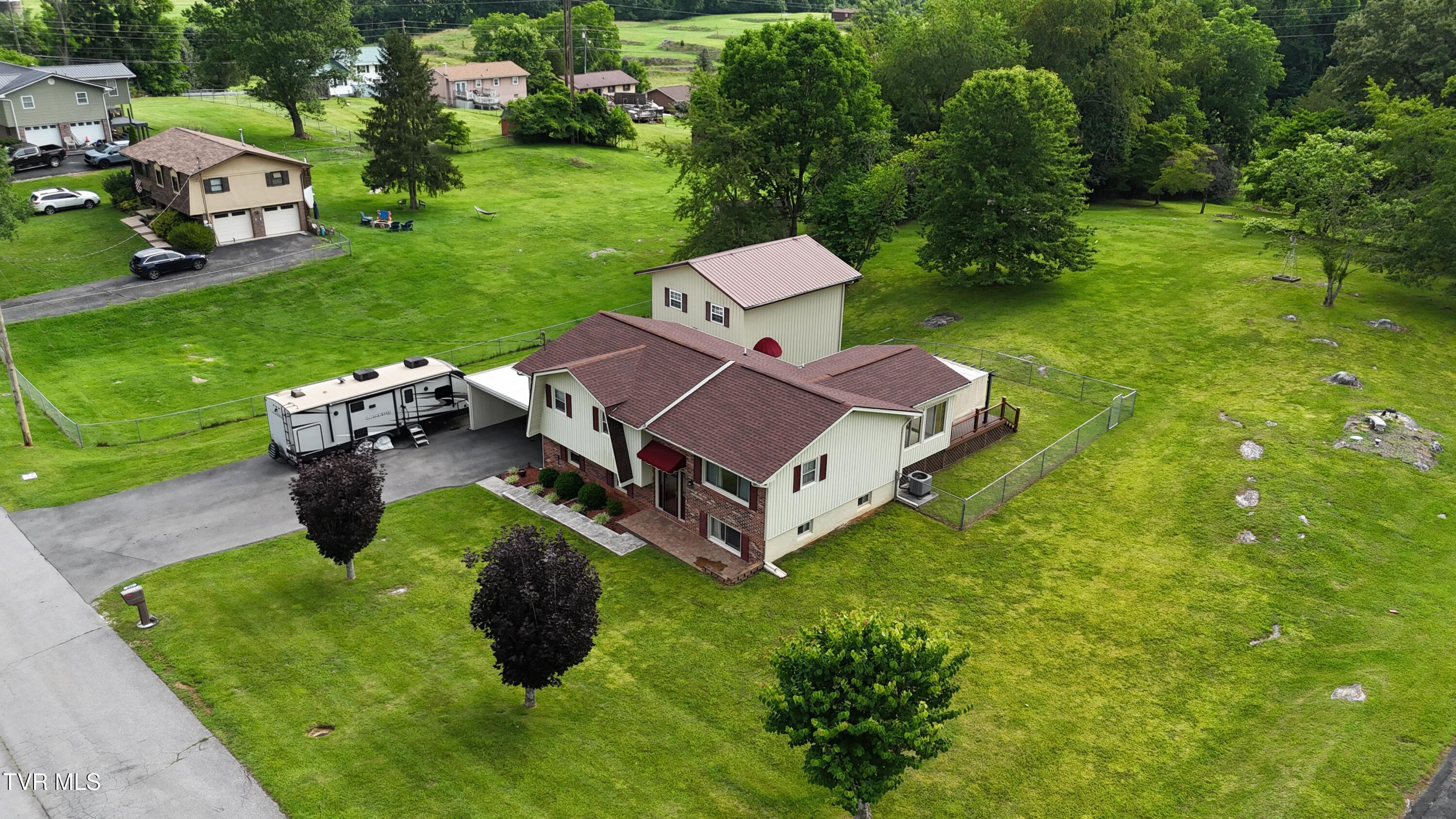 Image 3: 231 Pine Laruel Circle (aerial)