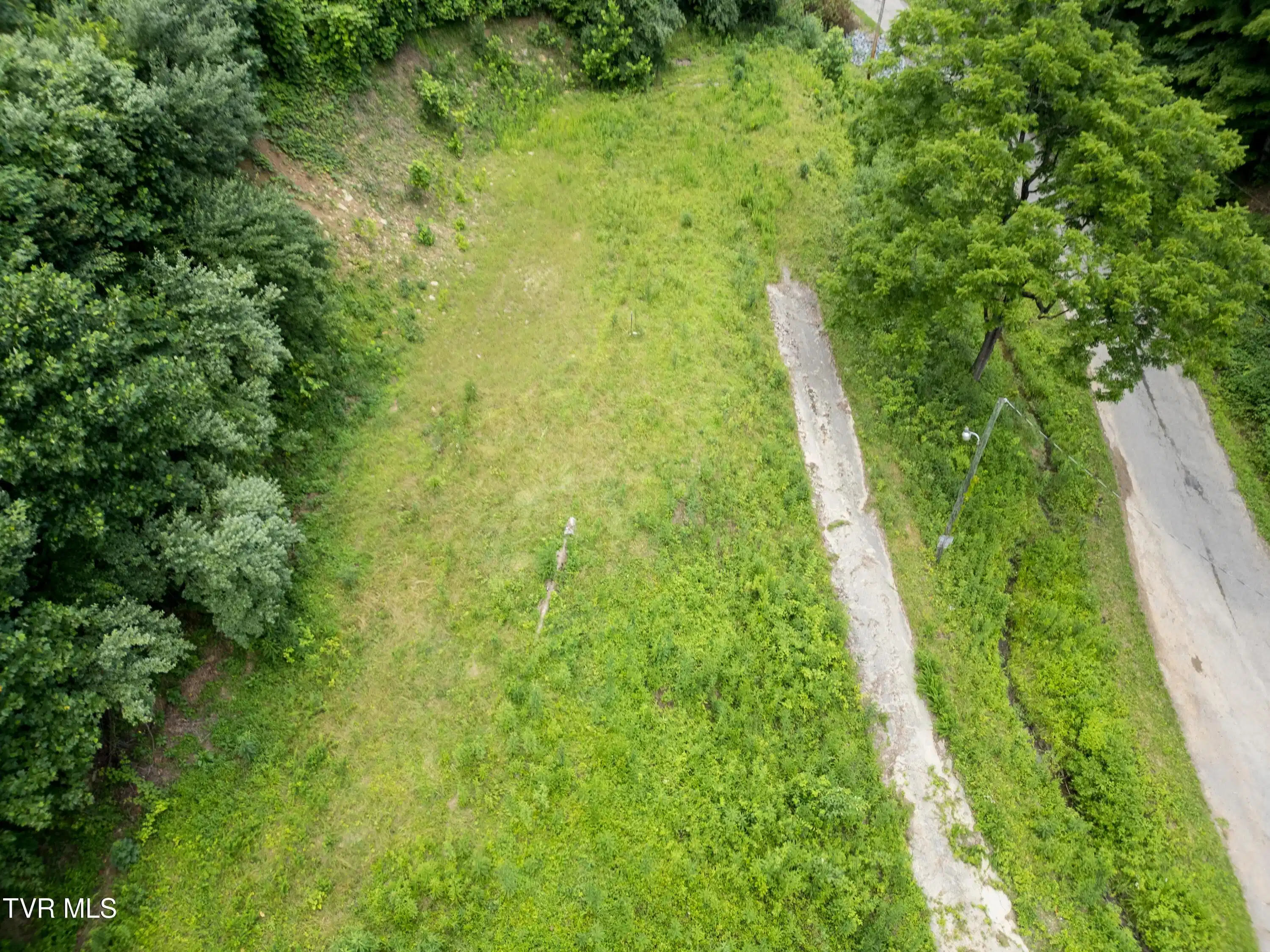 Image 1: 817 Doe Branch-01