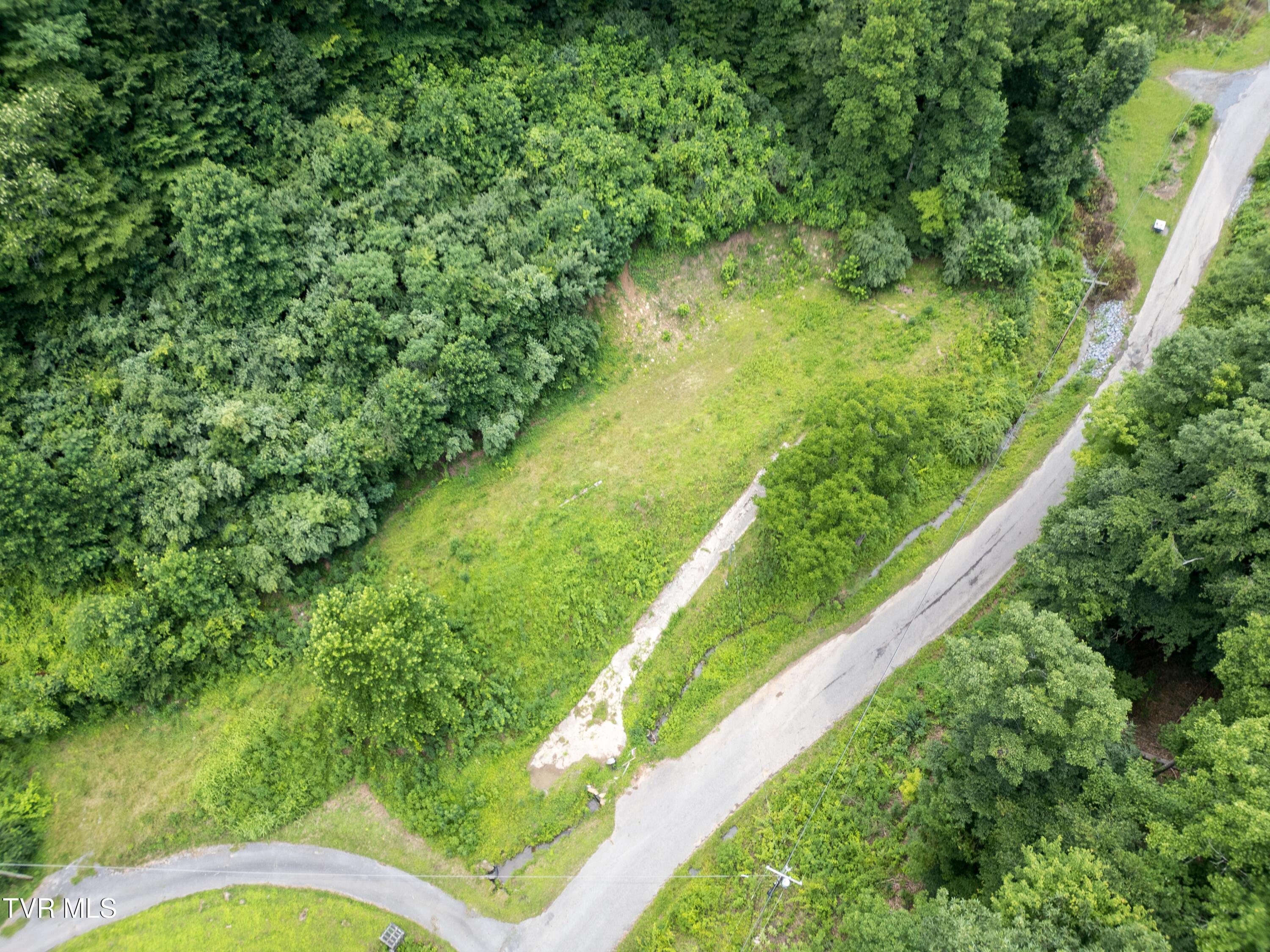 Image 2: 817 Doe Branch-02