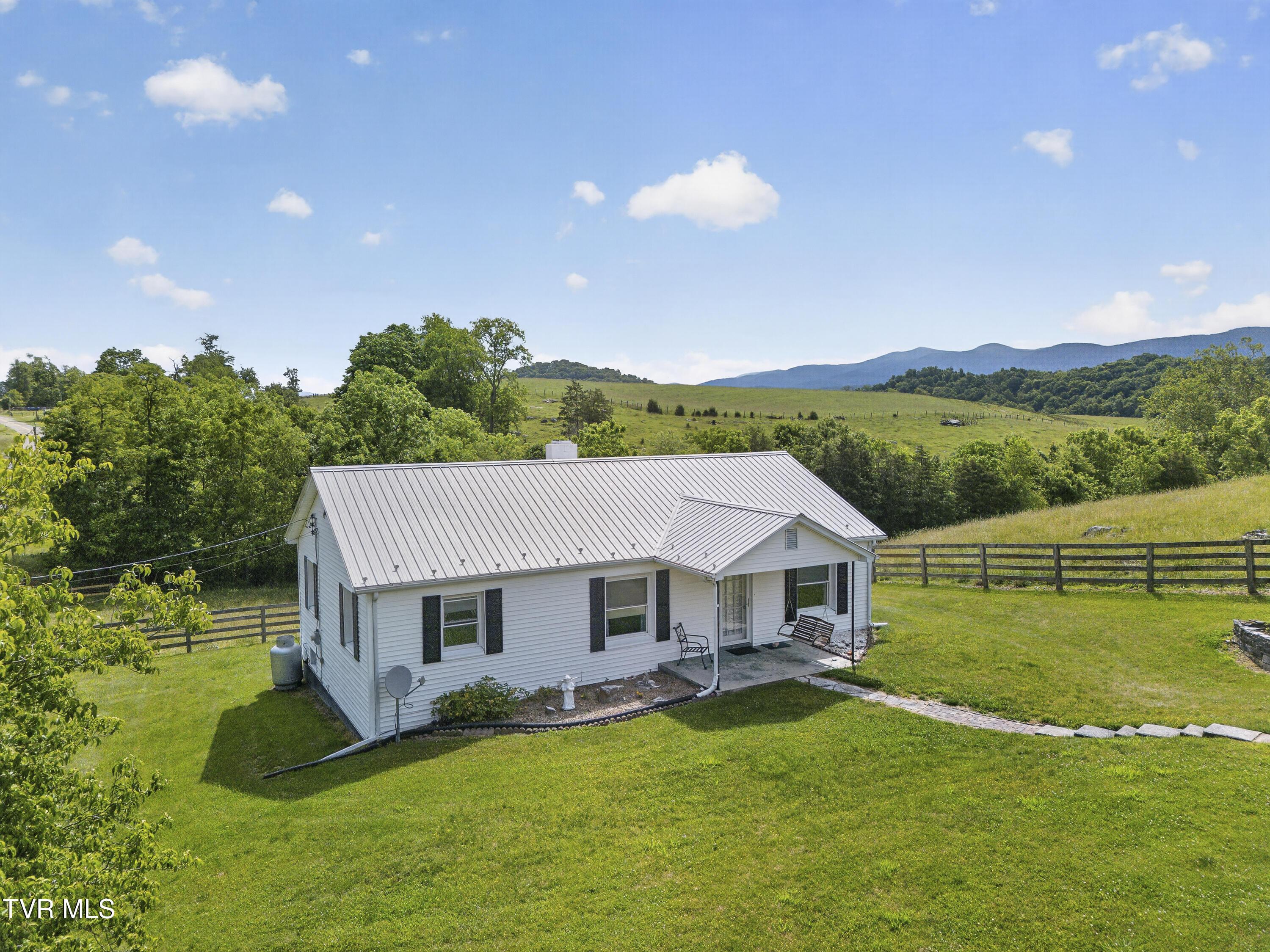 Image 3: 38245-Loves-Mill-Chilhowie-Va Matt-Smith