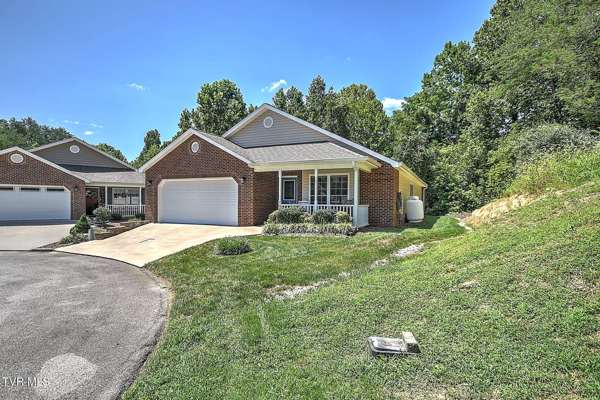 Image 3: 27-web-or-mls-708 Willowcrest AH-4