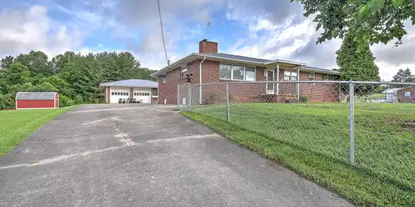 457 Devault Street