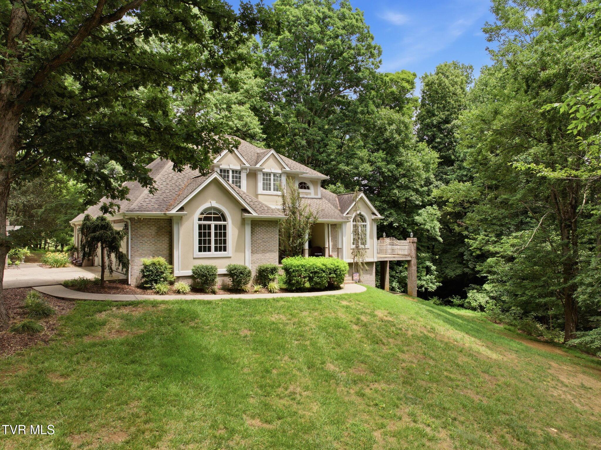 Image 2: 91-web-or-mls-134 Sycamore Dr-2 (2)