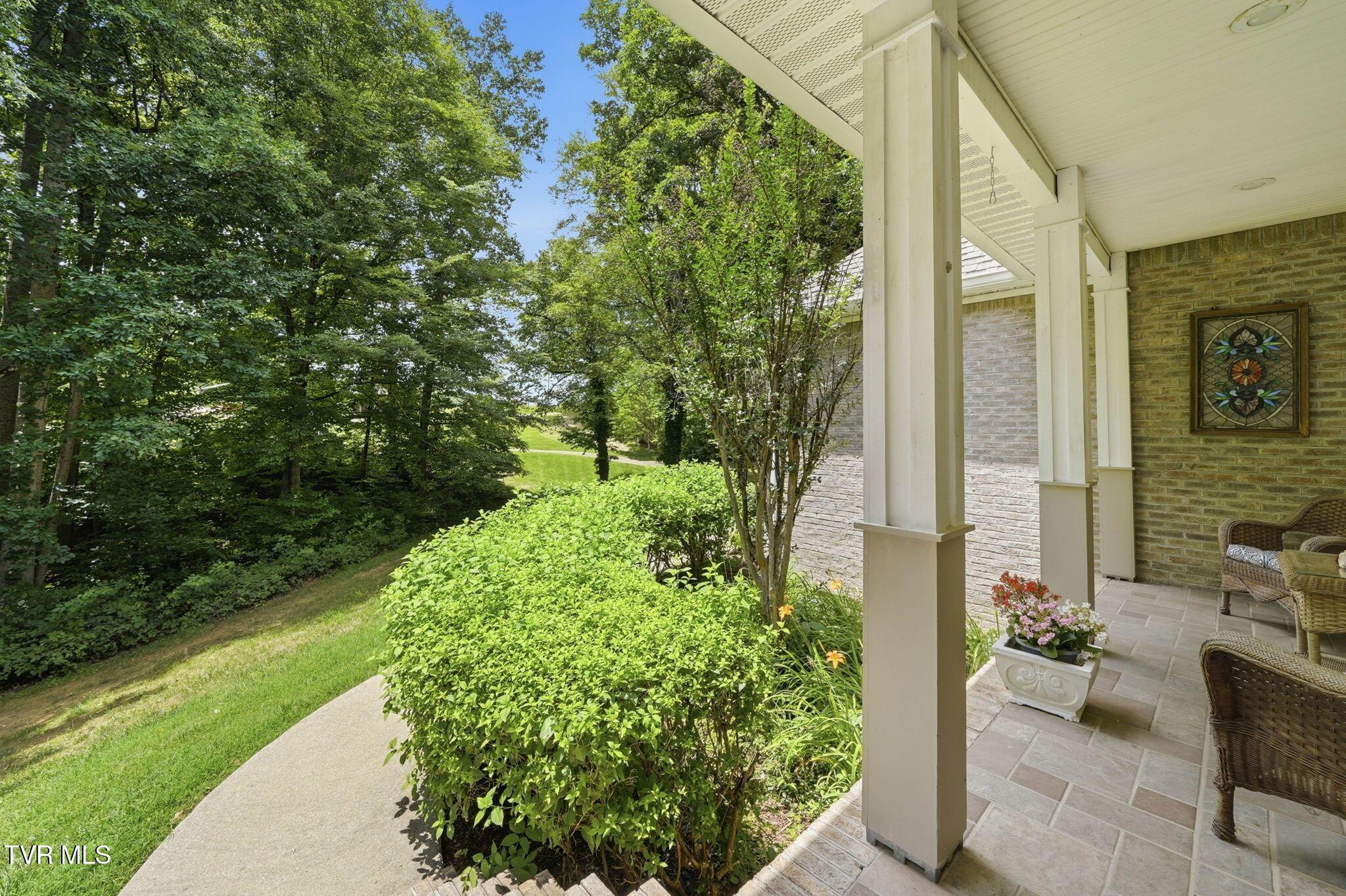 Image 4: 101-web-or-mls-134 Sycamore Dr-3 (2)