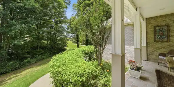 Image 4: 101-web-or-mls-134 Sycamore Dr-3 (2)