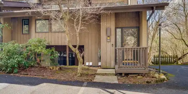 111 Tree Top Lane