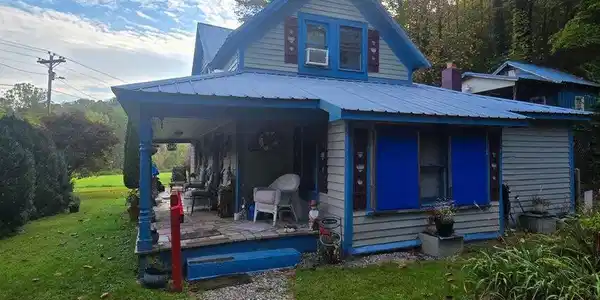 Image 2: 123 Mcmahn Gibbs Side porch