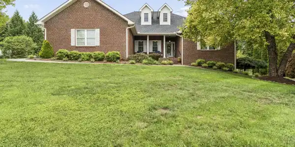 13 East Ridgefield Court
