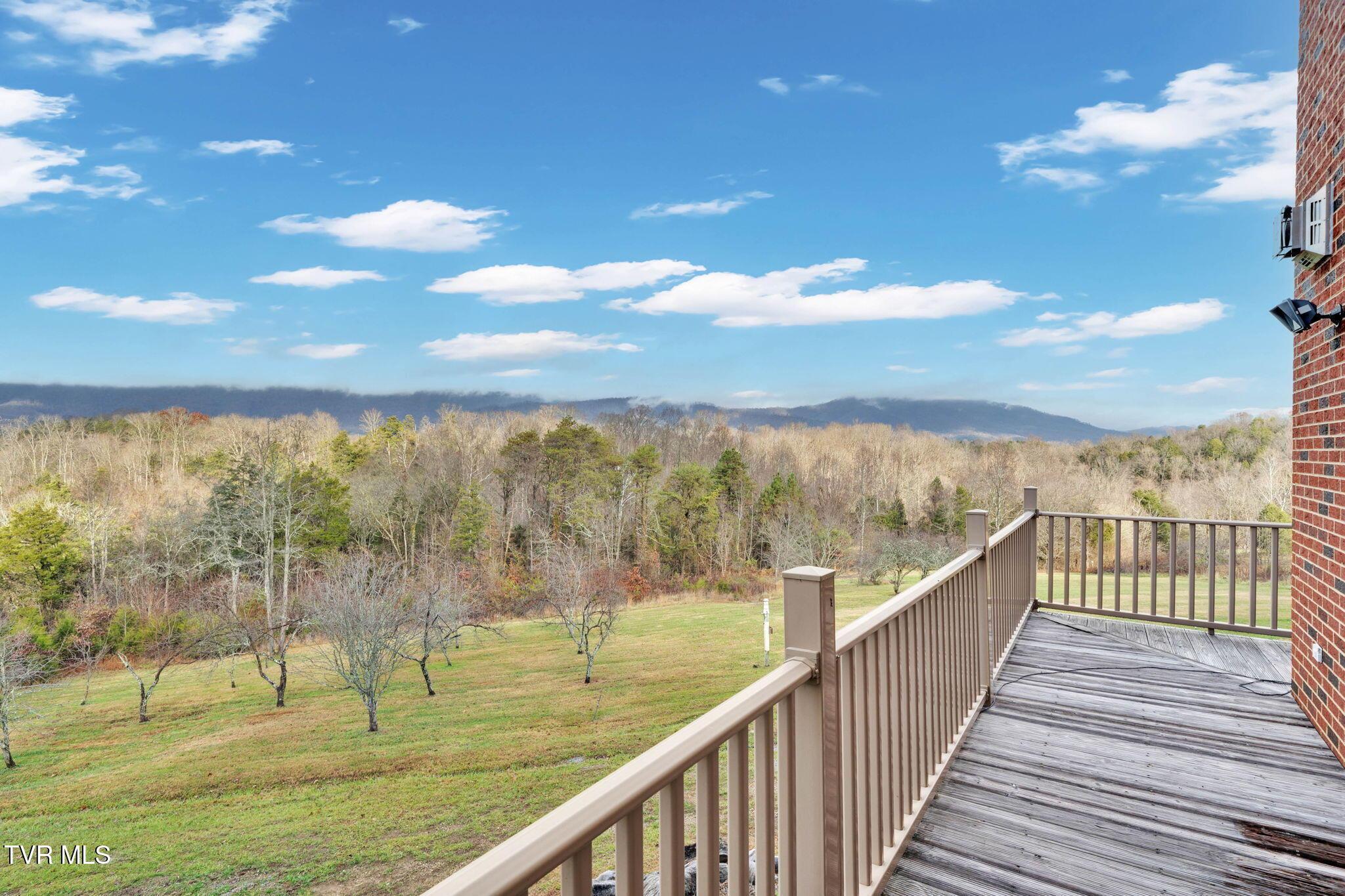 Image 2: 36-web-or-mls-1185 Woolsey Rd-36