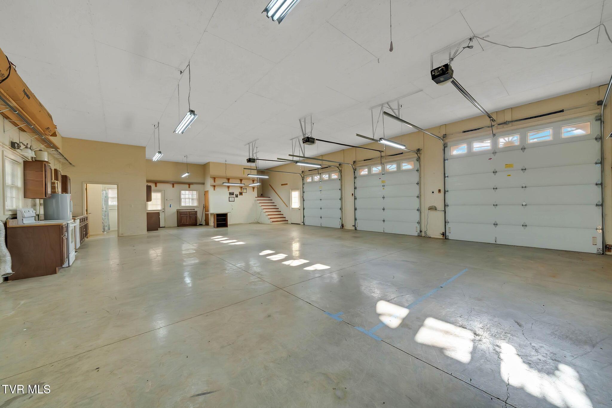 Image 4: 40-web-or-mls-1185 Woolsey Rd-40