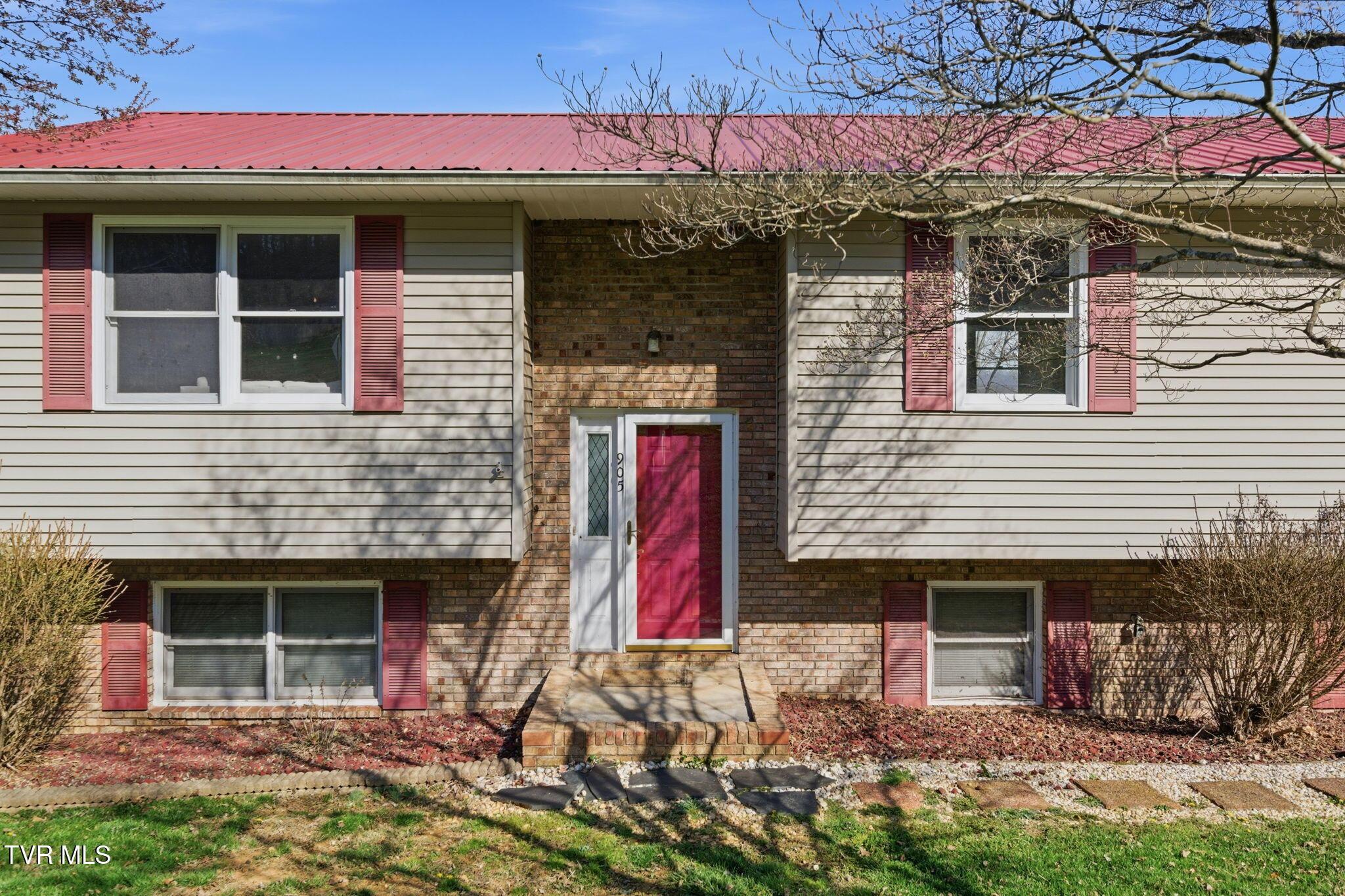 Image 3: Front of home 3