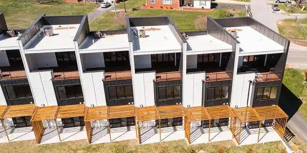 Image 4: EmilyandTylerDrone-3