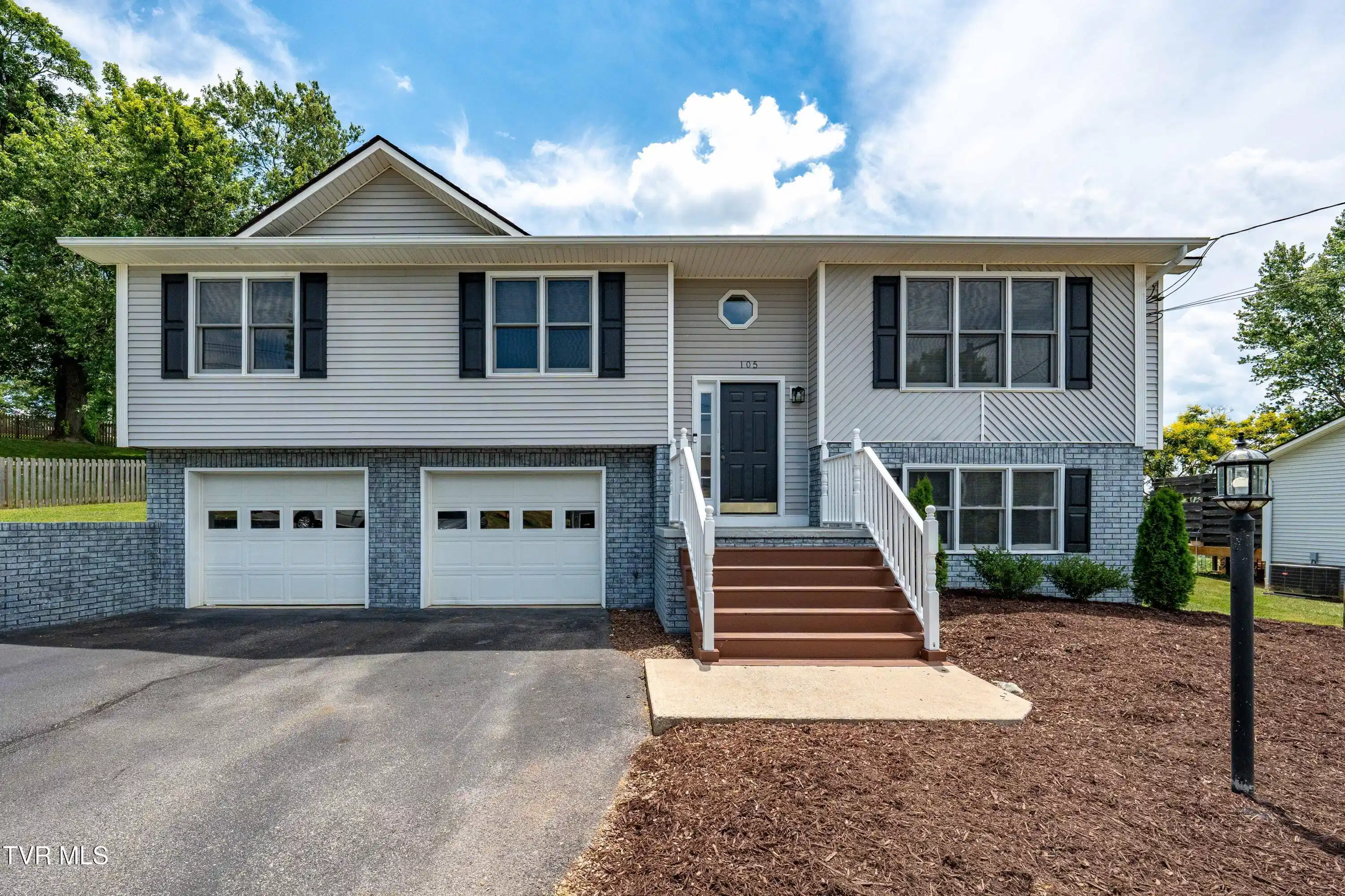 Image 1: 105 Millstone Dr (4 of 50)