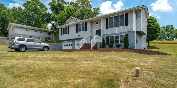 Image 2: 105 Millstone Dr (3 of 50)