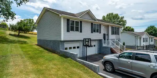 Image 3: 105 Millstone Dr (8 of 50)