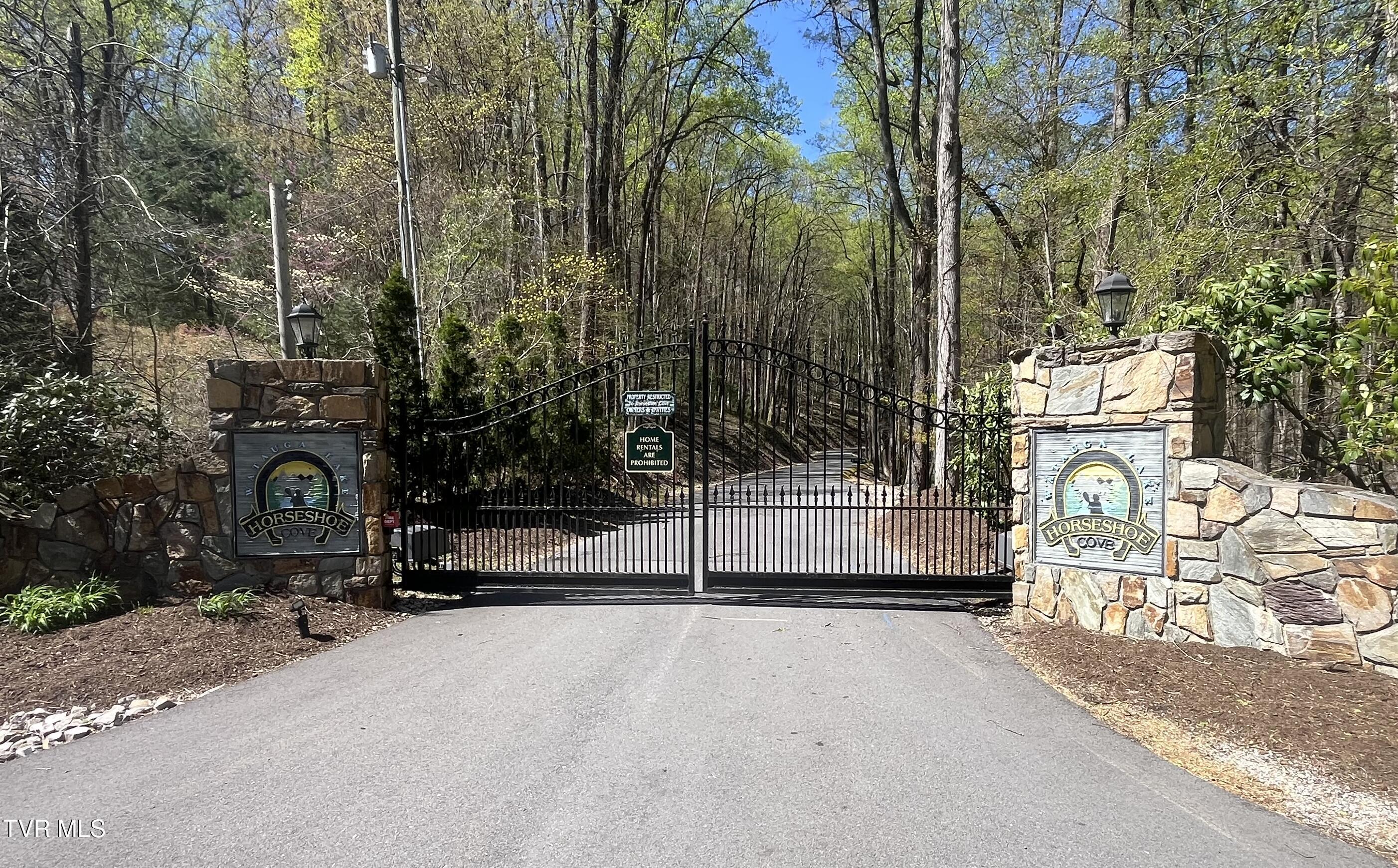 Image 2: gate3