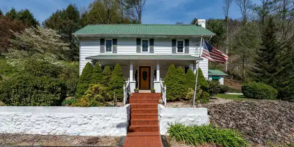 6646 Roan Creek Road