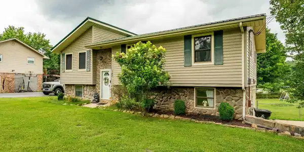 147 Hillcrest Circle