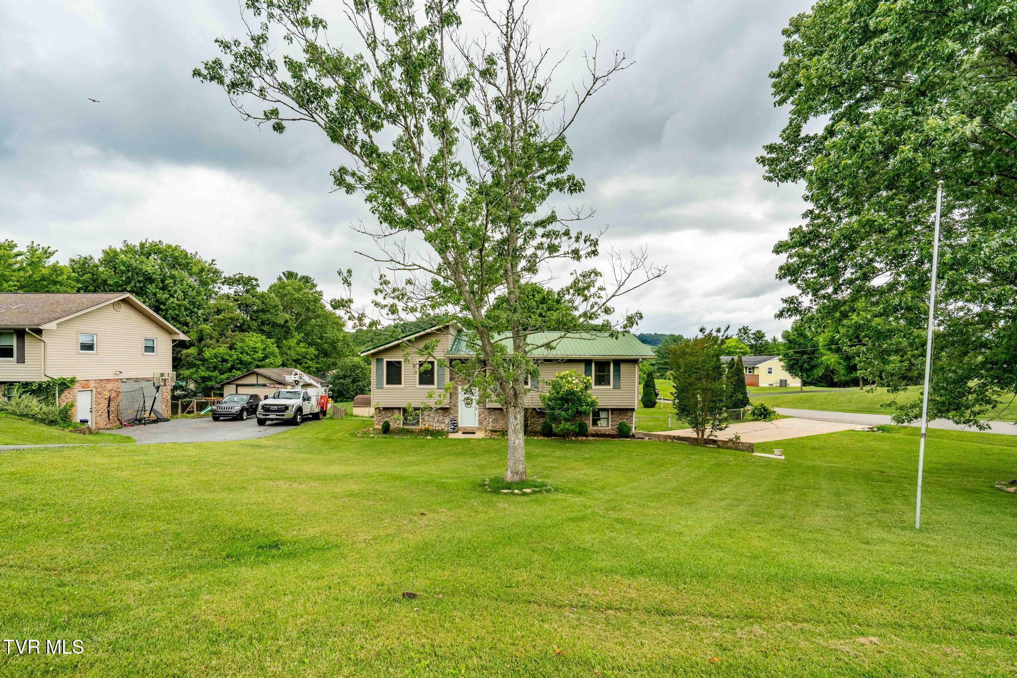 Image 2: 147 Hillcrest Circle (1 of 55)