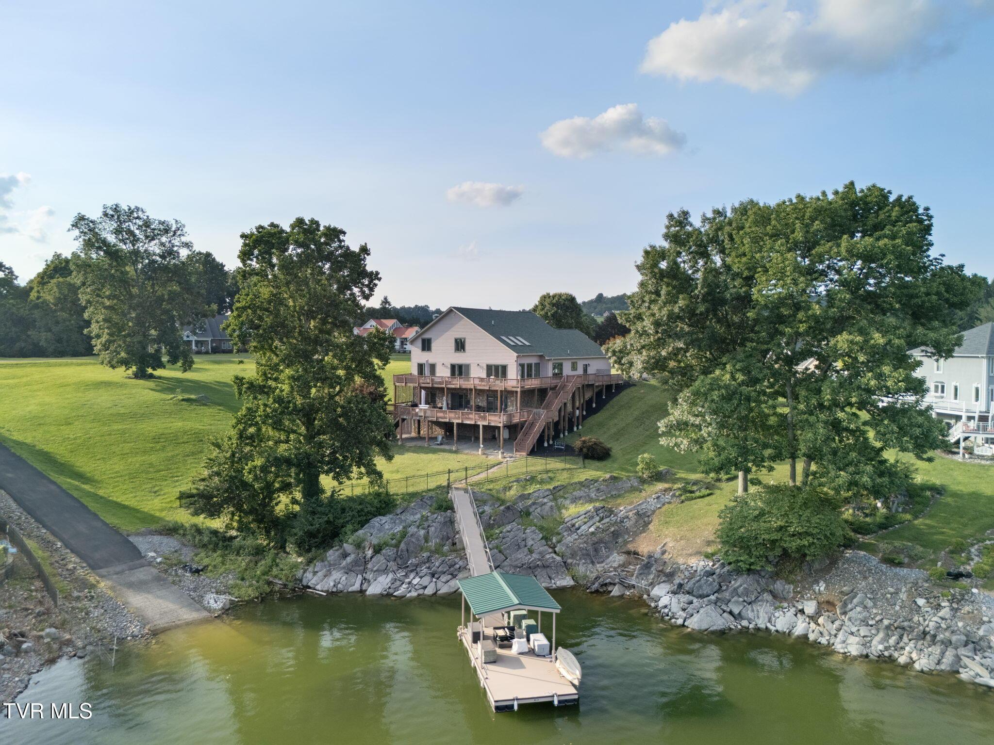Image 1: 8-web-or-mls-21580-moonlight-bay-rd