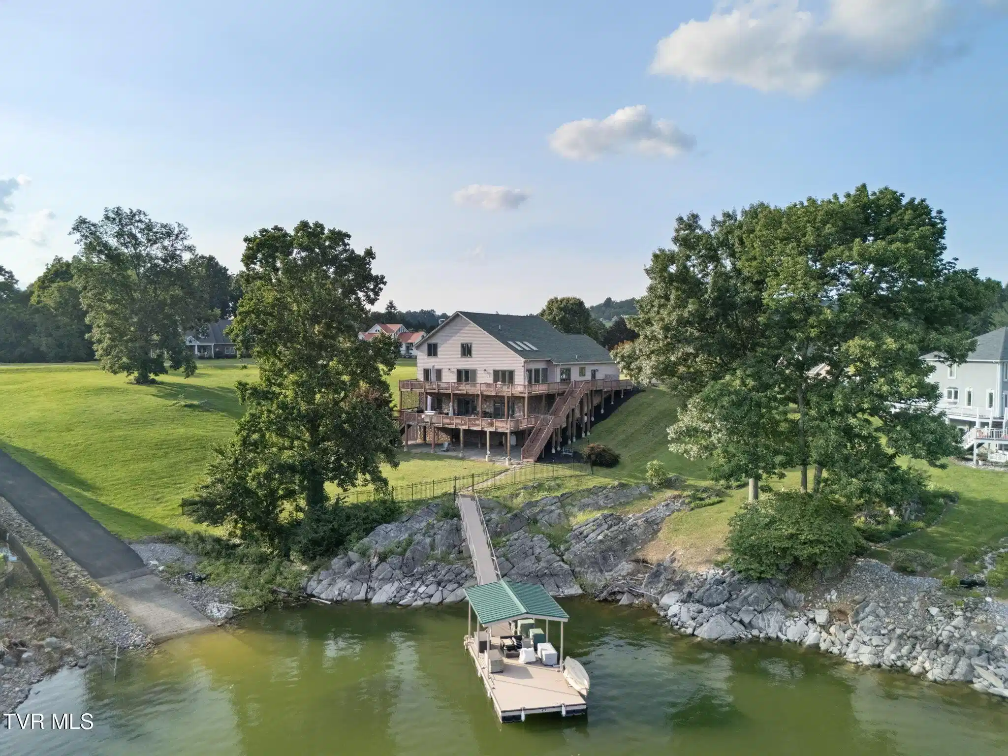 Image 1: 8-web-or-mls-21580-moonlight-bay-rd
