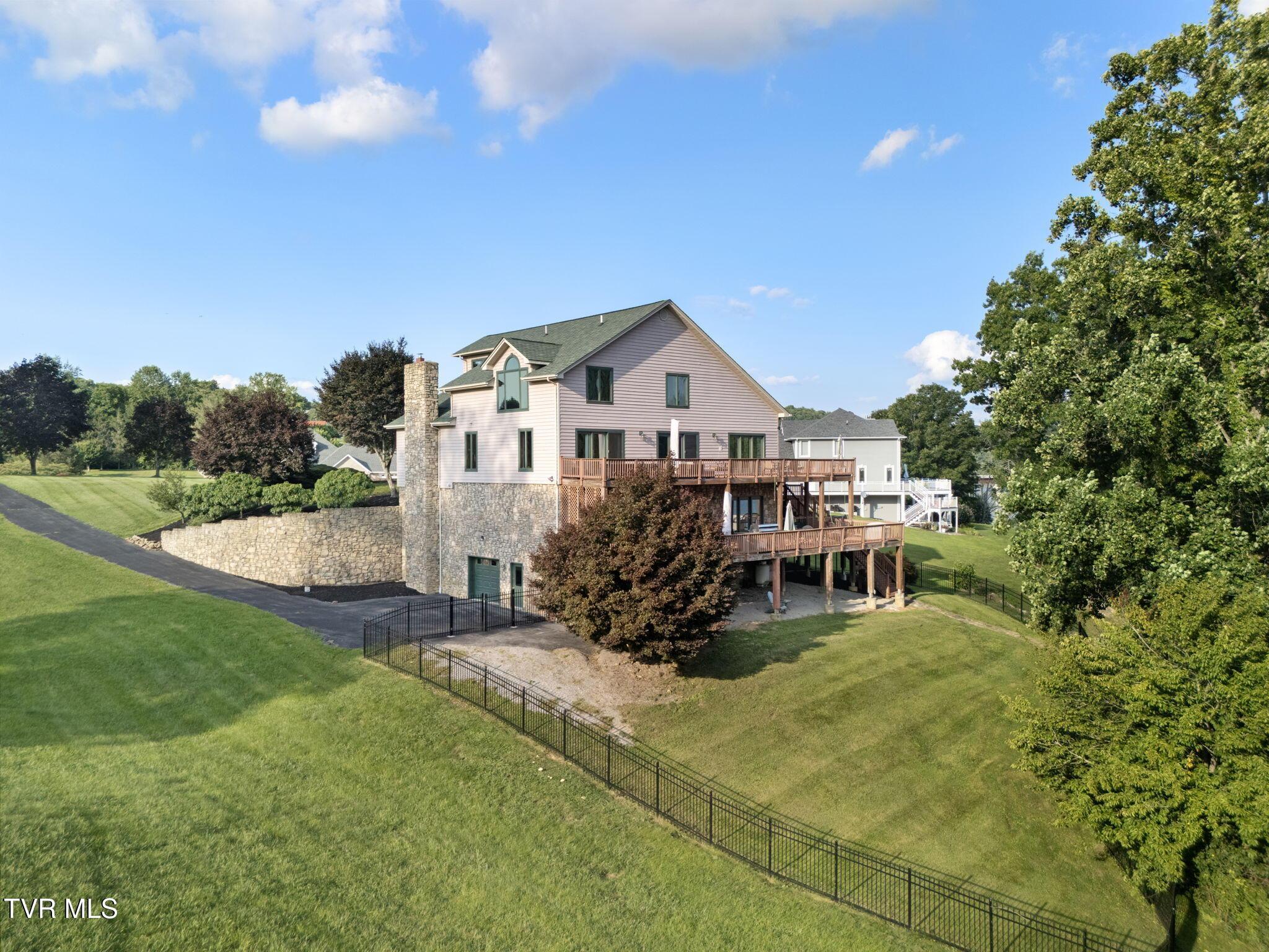 Image 3: 10-web-or-mls-21580-moonlight-bay-rd