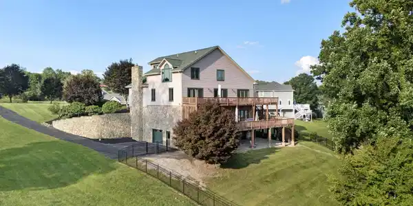 Image 3: 10-web-or-mls-21580-moonlight-bay-rd