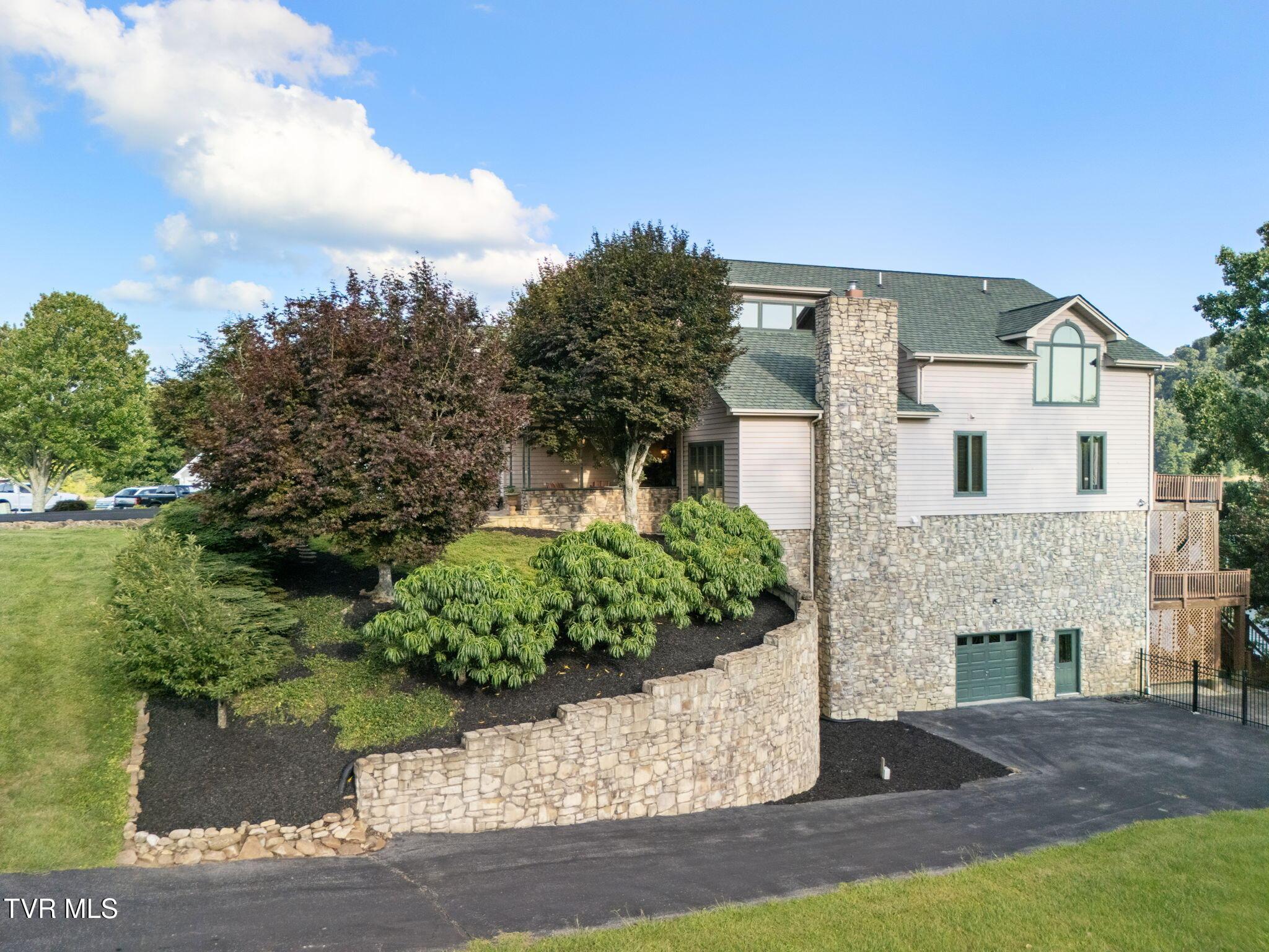 Image 4: 16-web-or-mls-21580-moonlight-bay-rd